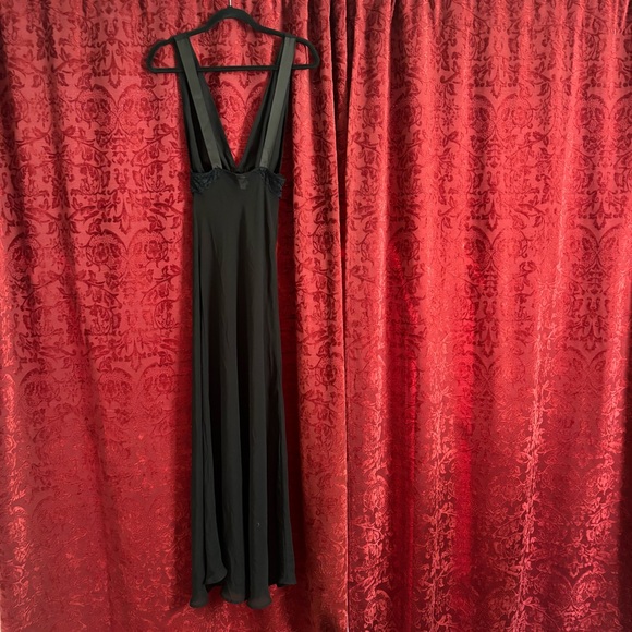 Retro Inspired Black Sheer Night Gown - Picture 2 of 4
